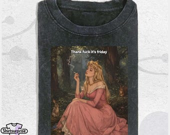 Gott sei Dank ist Freitag! Lustiges Prinzessinnen-Shirt, Fairycore-Meme-T-Shirt, Cottagecore-Humor-Grafik-Shirt, Wochenend-Vibes-Shirt