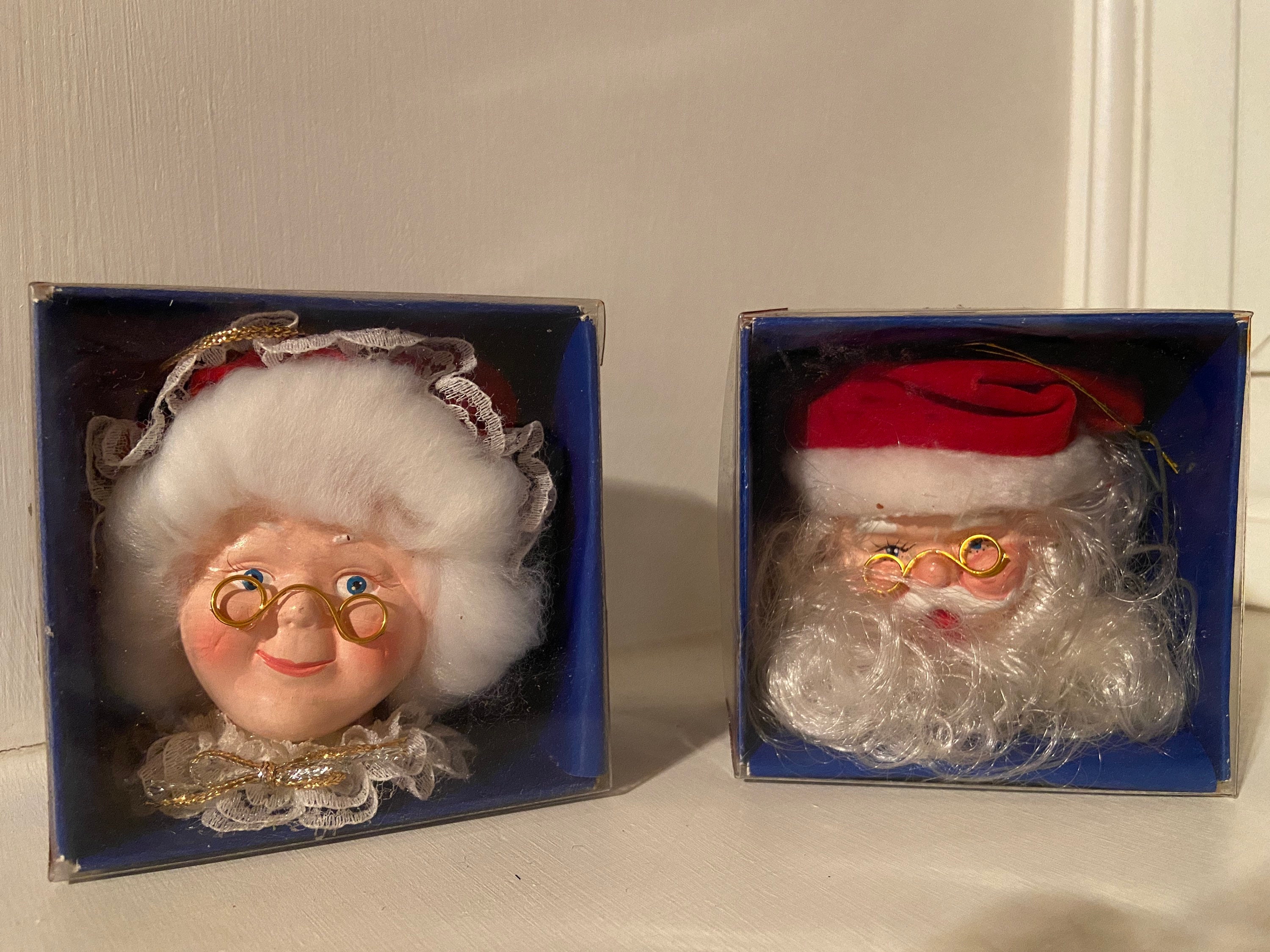 ヴィンテージのサンタクロース夫妻の磁器製オーナメント、ボックス