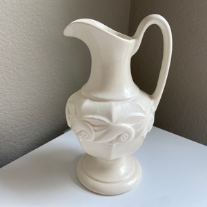 Vintage Cream Pitcher Red Wing Pottery USA 1081 from the 1950s Shabby Chic and Modern
