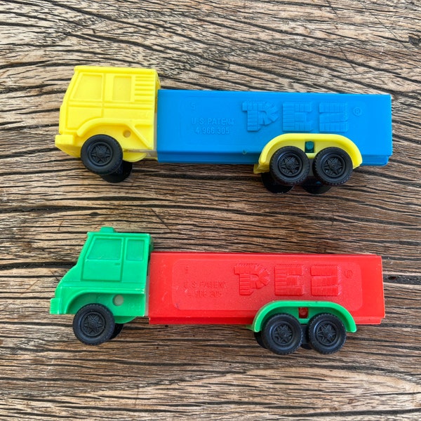 Rare Vintage PEZ Candy Dispenser Red & Green Truck - No Feet - Made In Slovenia
