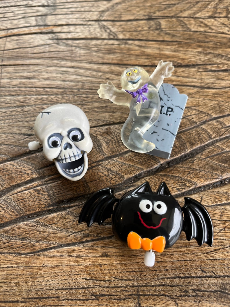 Rare Vintage 80's Hallmarks Halloween Wind up Skull Bat Ghost Brooch ...
