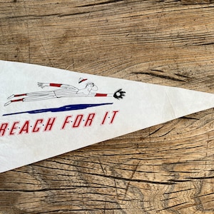 Vintage 1970&#39;s Baseball Reach For It Pennant Flag Banner