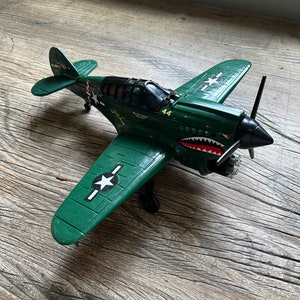 Vintage 1994 GI Joe Sgt. Savage P-40 Warhawk WWII Toy HASBRO Plane