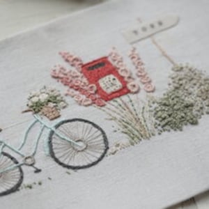 Borduurpakket Fiets met bloemenmand - On The Way uit de Stitchery Lane-serie