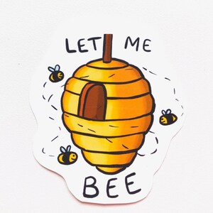 Let me bee saves the bees vinyl sticker illustratie bijenkorf honingraat bewustmaking bedreigd uitgestorven honing kunstwerk handgetekende kunst