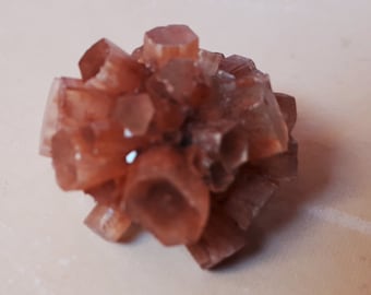 Ammasso stellare di aragonite arancione: cristallo curativo grezzo (1,2-1,4 pollici)