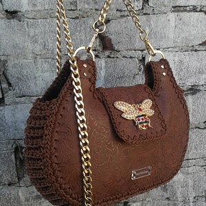 Soft Hobo bag/large dragonfly lock/Tan brown crossbody bag/massive shoulder chain/Crochet handbag/Handmade vegan leather bag /Floral bag Bild 9