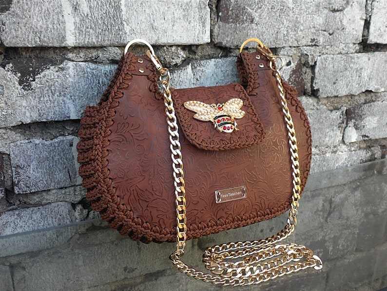 Soft Hobo bag/large dragonfly lock/Tan brown crossbody bag/massive shoulder chain/Crochet handbag/Handmade vegan leather bag /Floral bag Bild 4