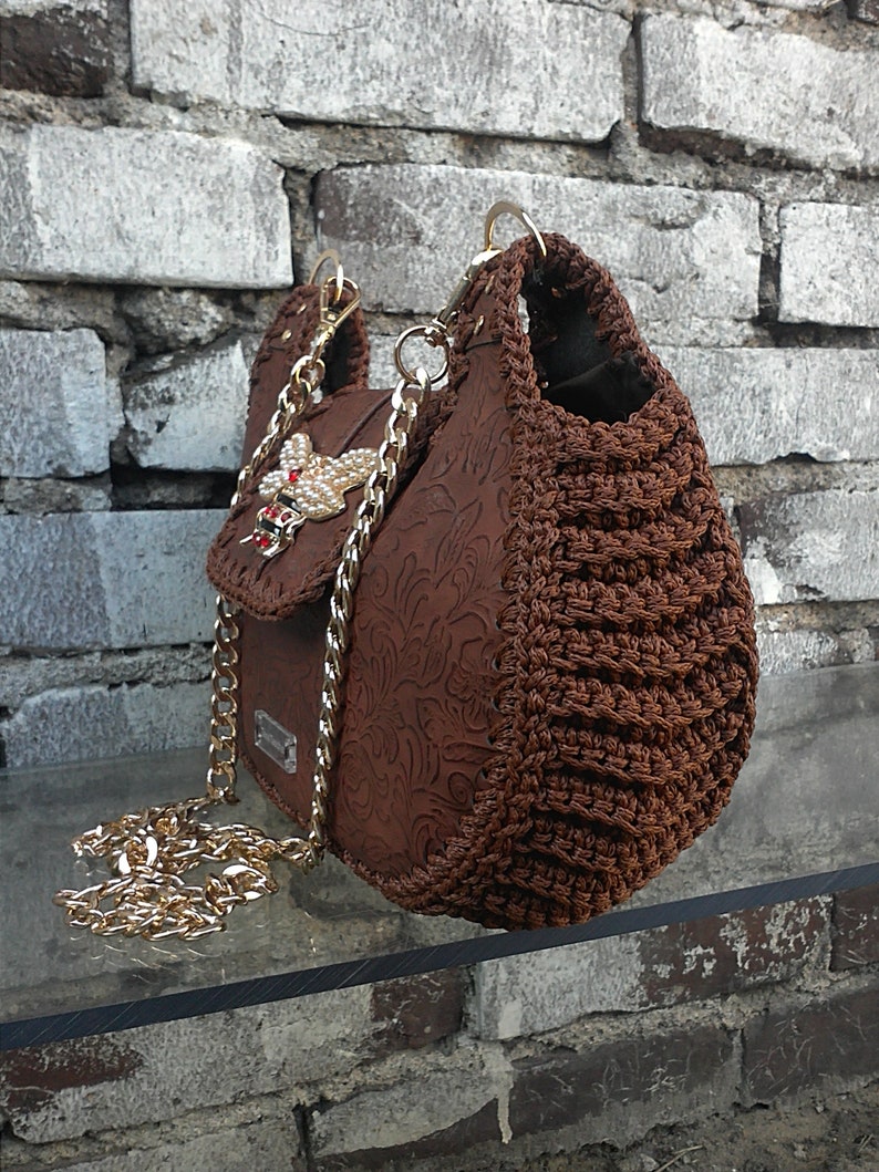 Soft Hobo bag/large dragonfly lock/Tan brown crossbody bag/massive shoulder chain/Crochet handbag/Handmade vegan leather bag /Floral bag Bild 7