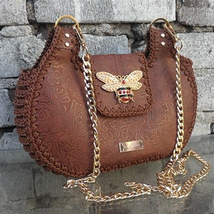 Soft Hobo bag/large dragonfly lock/Tan brown crossbody bag/massive shoulder chain/Crochet handbag/Handmade vegan leather bag /Floral bag Bild 10