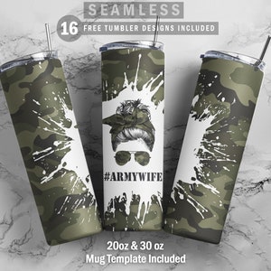 Puede incluir: Tres vasos con estampado de camuflaje con pajitas de acero inoxidable. Un vaso presenta un diseño de salpicaduras blancas con un gráfico de una mujer con gafas de sol y una diadema, con el texto "#ARMYWIFE". Los vasos están disponibles en tamaños de 591 ml y 887 ml.