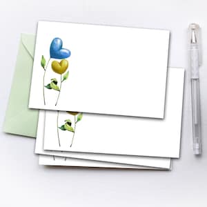 Postal estándar con corazón azul y amarillo. Tarjeta de felicitación escrita a mano. Tarjeta de San Valentín