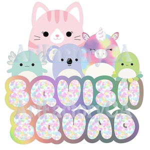 Op de afbeelding: Een digitale illustratie met een groep cartoon knuffelkarakters, waaronder een roze kat, een koala, een eenhoorn, een axolotl en een octopus. De tekst "SQUISH SQUAD" wordt weergegeven in kleurrijke bubbelletters.