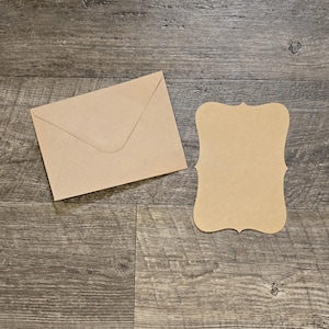 Invitaciones festoneadas A7 en blanco, marrón kraft, con sobres, tarjetas de anuncio curvas con corchetes elegantes, tarjetas planas y ornamentadas, troqueladas de 5 x 7 (10 unidades)