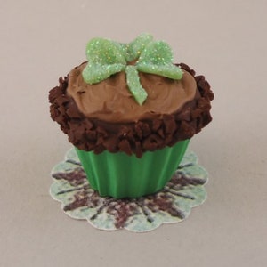 Puppenhaus Miniatur - Kleeblatt Cupcake Kuchen