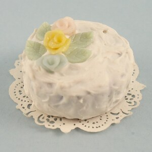 Dollhouse Miniature - Cake With Roses