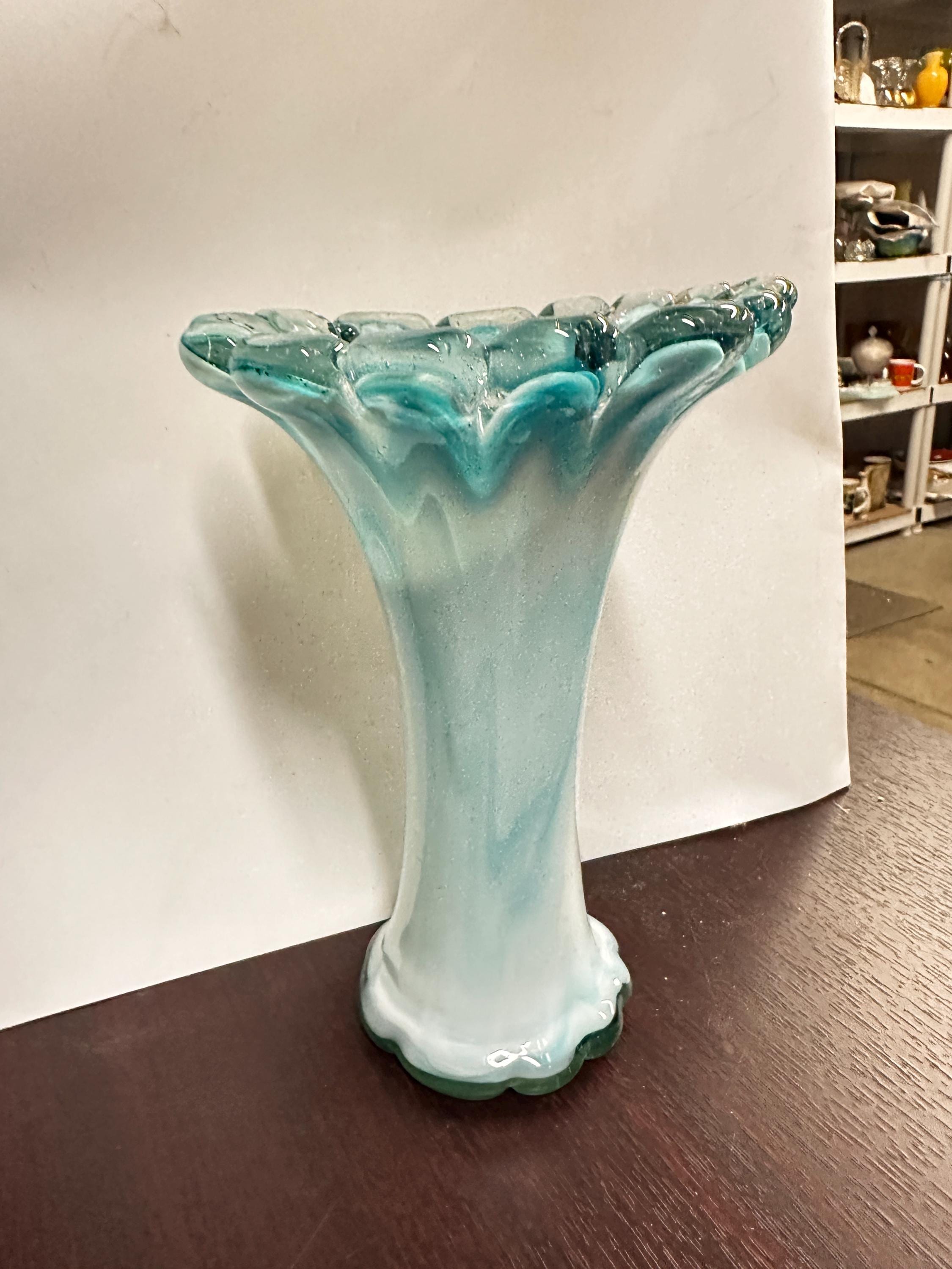 青緑色のガラスの花瓶。 - Etsy 日本