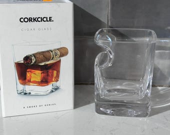 glass with cigarette holder Cigar For Bourbon This stylish and functional design ensures a perfect pairing experience Cigar Holder Whiskey Glass