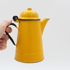 Vintage Enamel Coffee Pot/Yellow Metal Tea Kettle/Tea Pot Enamelware/Attached Lid/Kitchen or Dining Room Decor