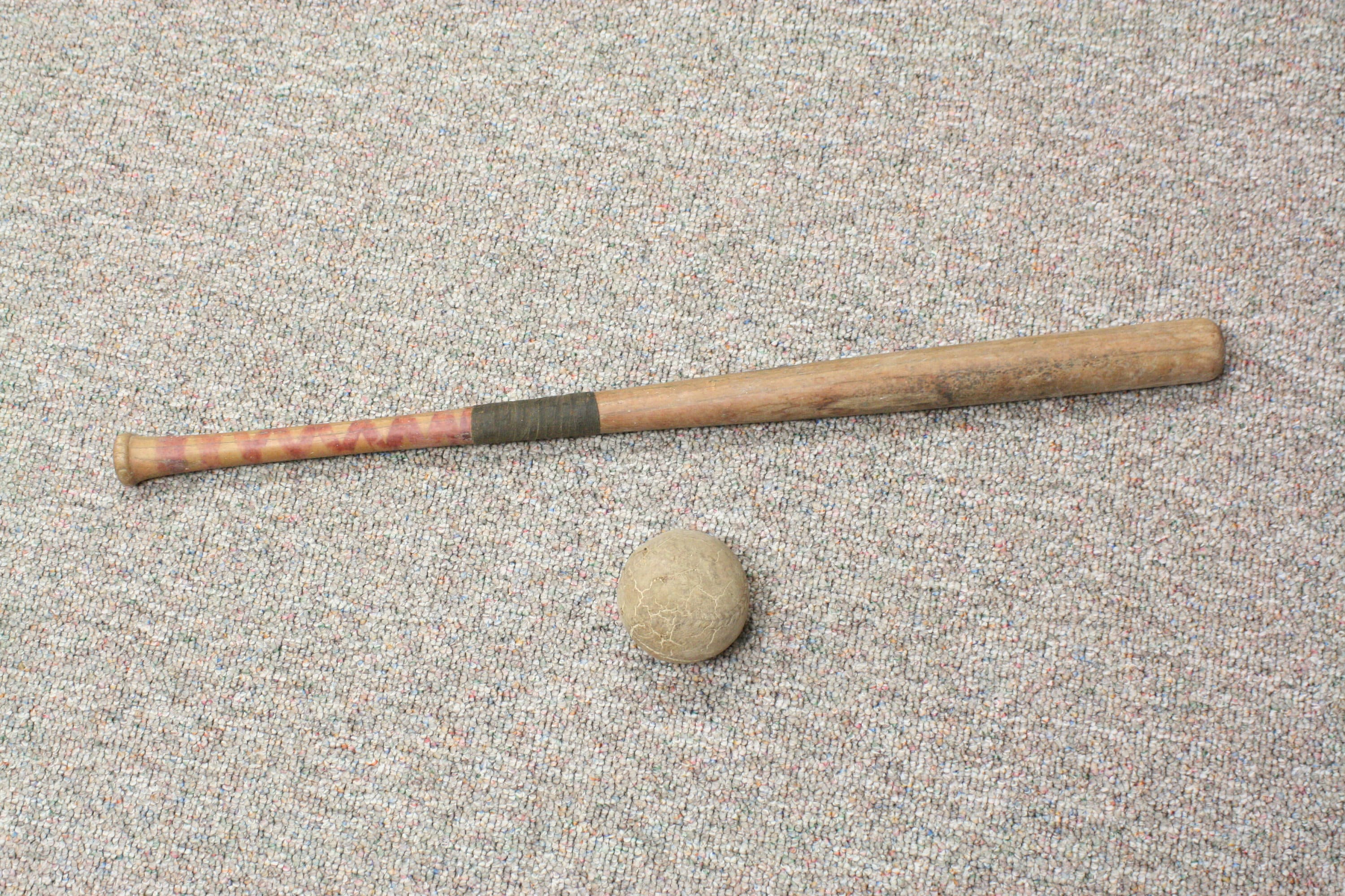 Vintage Baseball & Wooden Bat/Antique Sports Memorabilia Decor/Kid's Bedroom Decor/Sports Collection/Baseball Bat Collectible
