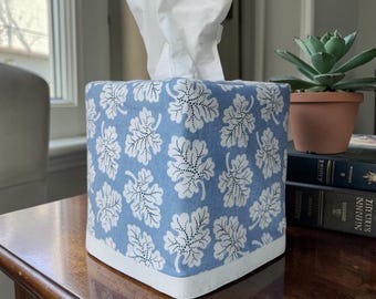 Tissue Box Cover / Schumacher / Rita Konig / Olive in Sky