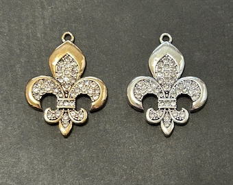 Fleur-de-lis Charm