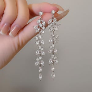 Kryształowe kolczyki ślubne / żyrandol z długimi wiszącymi perłami Swarovski