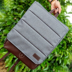 Mochila de lona personalizada para portátil: impermeable, detalles de piel vegana