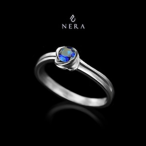 Ring blaue Rose, Silberblumenring, Silberrosenring, Versprechensring, Silberring gedrehter Ring, blauer Steinring, kleine Blume, Nera