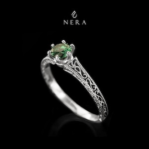Anillo de filigrana de plata de ley oxidada: piedra verde estilo vintage