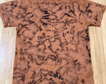 Camiseta pequeña con efecto teñido anudado de lejía, flor psicodélica, mandala, loto, imagen especular, fractal, galaxia, tinte de hielo