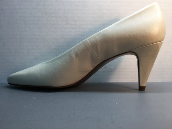 white pumps 3 inch heel
