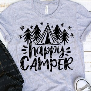 Campista feliz SVG, Camping SVG, Vacaciones SVG DXF EPS PNG, Archivos de corte de la vida de camping, Cita de verano SVG, Refranes de campamento Clipart, Cricut, Silueta
