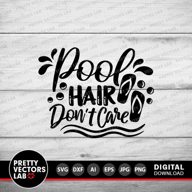 Pu&ograve; includere: Grafica in bianco e nero con il testo "Pool Hair Don't Care" con infradito e gocce d'acqua.