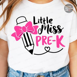 Little Miss Pre-K PNG SVG, tillbaka till skolan Svg Png, förskola Clipart, skolskjortadesign, flickors första skoldag klippfiler, sublimering bild 2