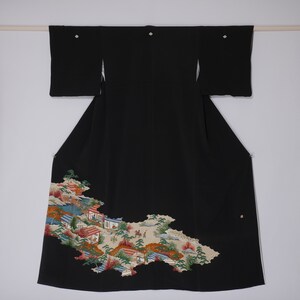 Kuro-tomesode in seta con motivo paesaggistico - materiale - rifacimento