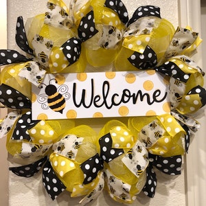 SPRING FARMHOUSE Bumble Bee WELCOME Wreath, Yellow Deco Mesh, Year Round, Whimsical, Housewarming Gift, Summer, Front Door, Home Decor