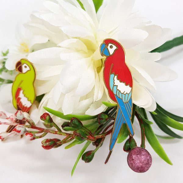 Parrot pin badge