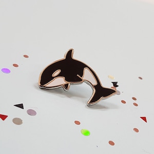 A killer whale pin badge