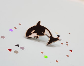 A killer whale pin badge