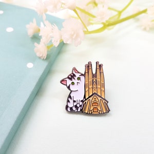 Sagrada Familia's cat pin-badge