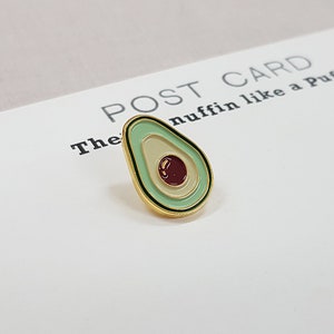 Avocado pin-badge