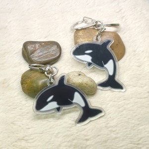 A killer whale acrylic key ring image 2