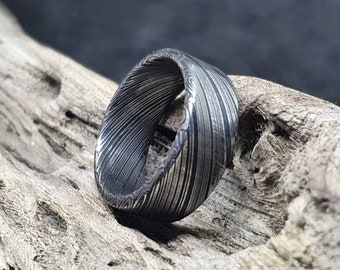 See Description** Helmskringla pattern stainless steel Damascus  wedding ring. Two tone UK O 1/4  US 7 1/4 EU 55