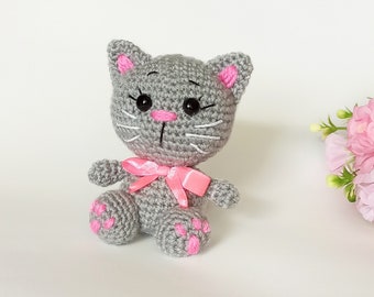 Patroon kleine grijze kitten, gehaakte grijze kat, amigurumi kat, Amigurumi tutorial PDF in het Engels