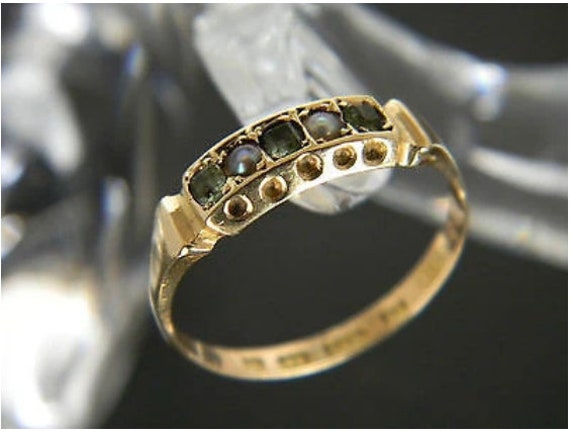 Antique Victorian 15ct Gold Seed Pearl and Green S