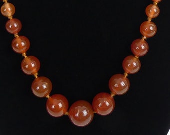 CARNELIAN AGATE GRADUATED Bead Necklace With 9Ct Gold Clasp - 48 Grams