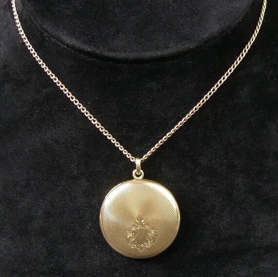 FINE 9 CT GOLD Plated Pendant Locket & 9 Ct Gold 2