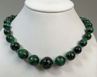 MALACHITE & GLASS BEAD 20 1/2&quot; Necklace 1970&#39;s 86 grams