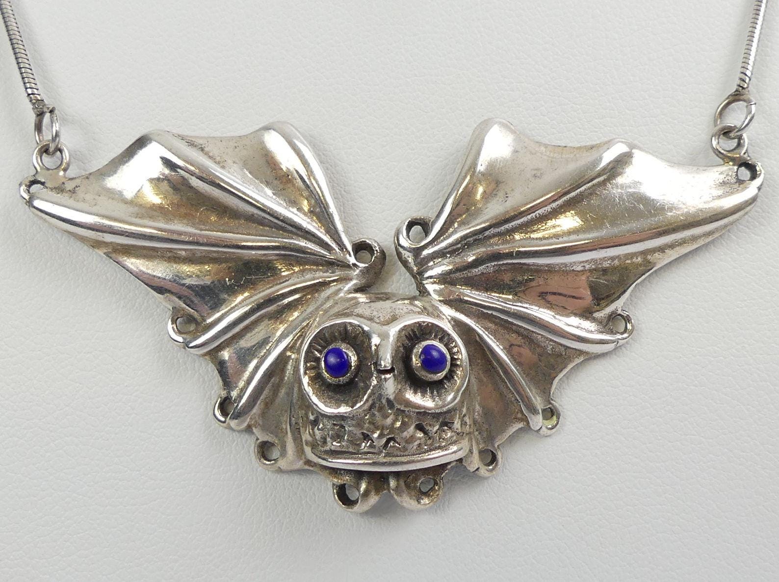 STERLING SILVER & Lapis Lazuli Owl Design Necklace - 20.4 Grams